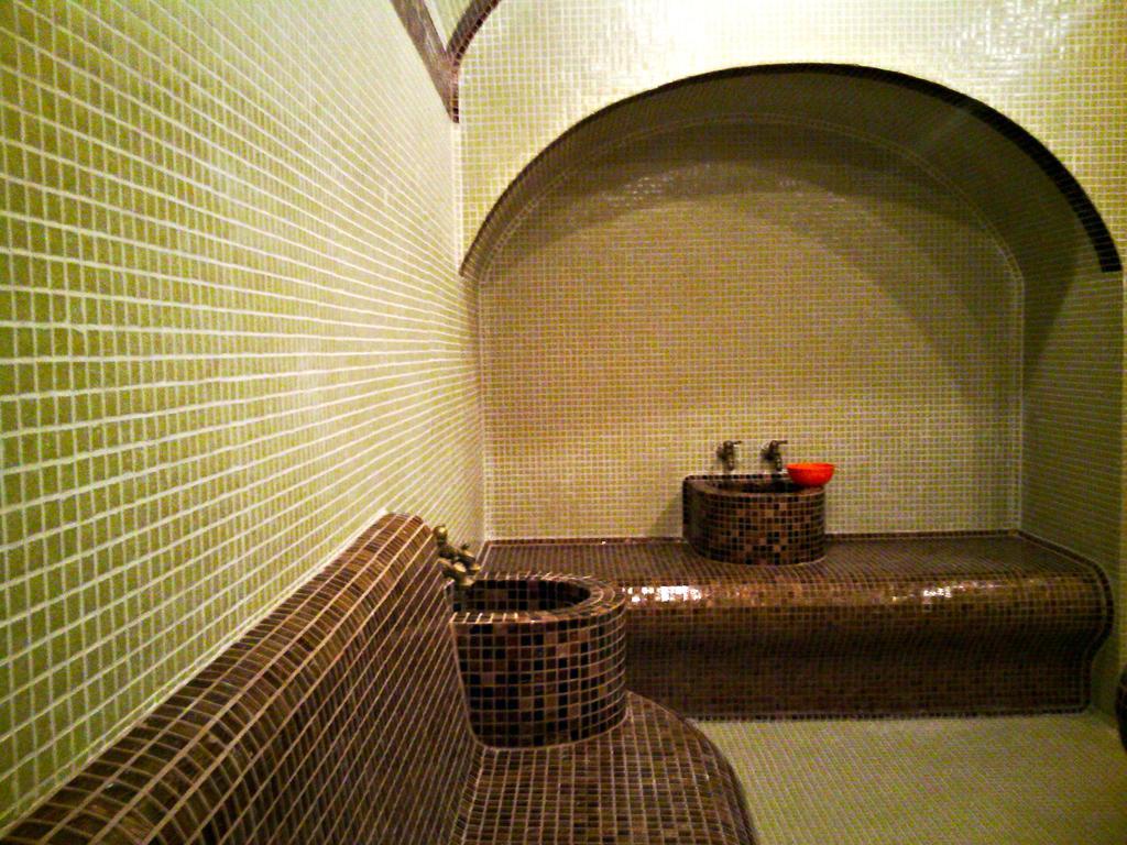 Incanto Family Hotel Sevlievo Exteriör bild