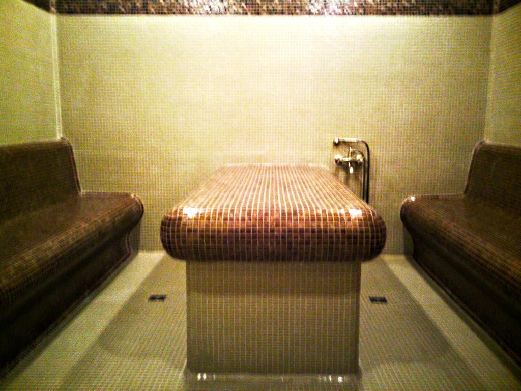 Incanto Family Hotel Sevlievo Exteriör bild