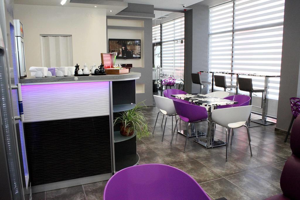 Incanto Family Hotel Sevlievo Exteriör bild