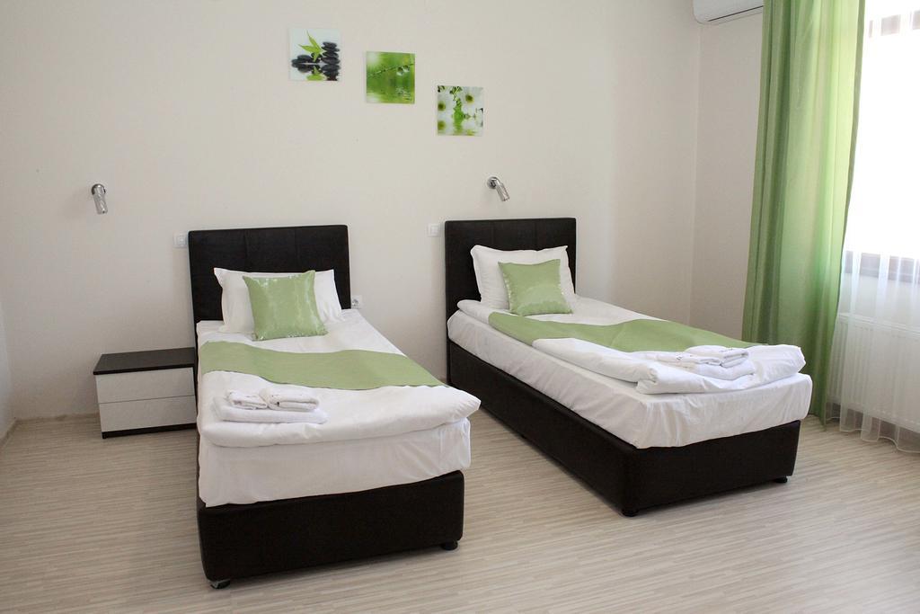 Incanto Family Hotel Sevlievo Exteriör bild