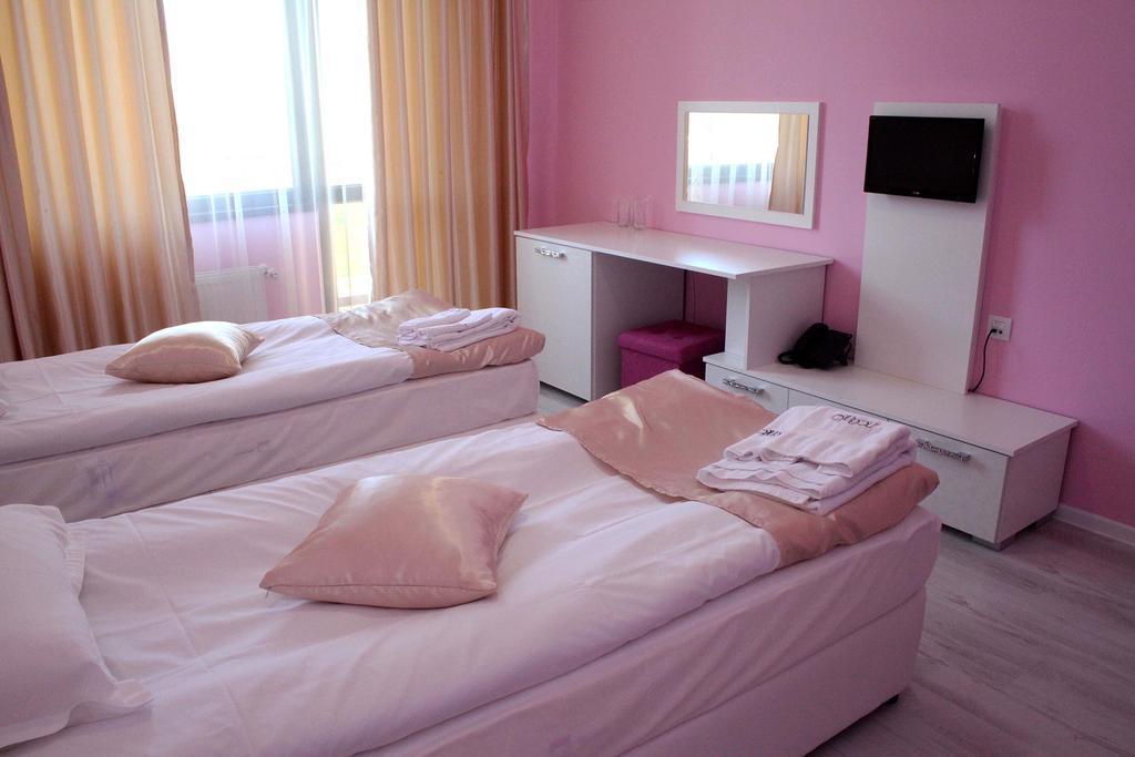 Incanto Family Hotel Sevlievo Exteriör bild